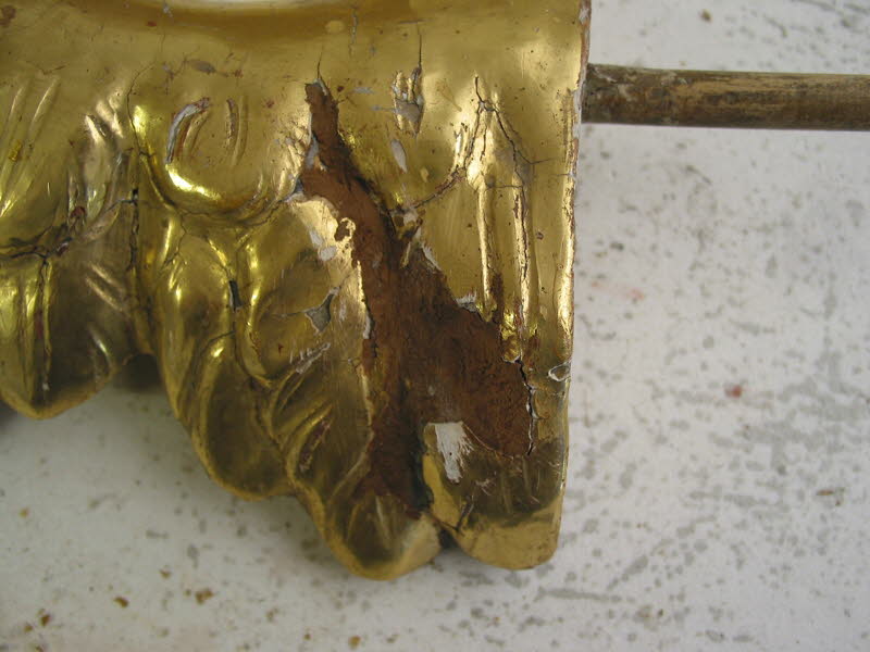 Fl�gel Detailaufnahme, Vorzustand: Unsachgem��e Altkittungen, Lockerungen und Ausbr�che in der Vergoldung