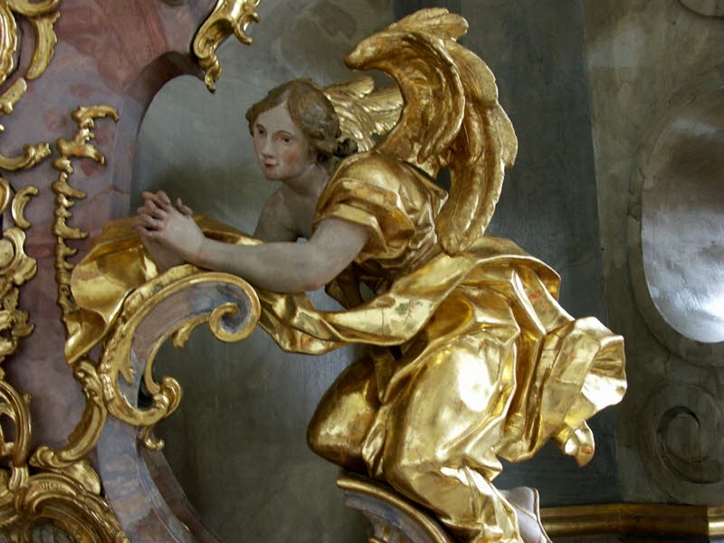 Rokokotabernakel, Leuchterengel rechts